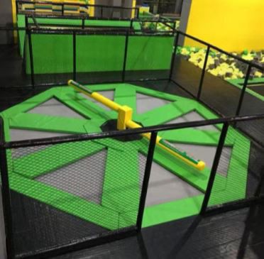 Yopiq trambolin parki trambolinni o'chirish